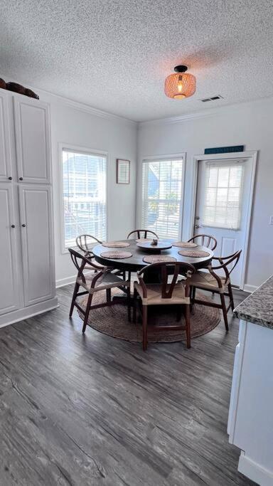 Walk To The Beach-Sleeps 10 And Golfcart Миртъл Бийч Екстериор снимка