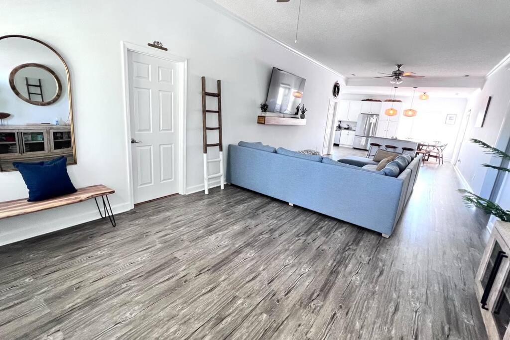 Walk To The Beach-Sleeps 10 And Golfcart Миртъл Бийч Екстериор снимка