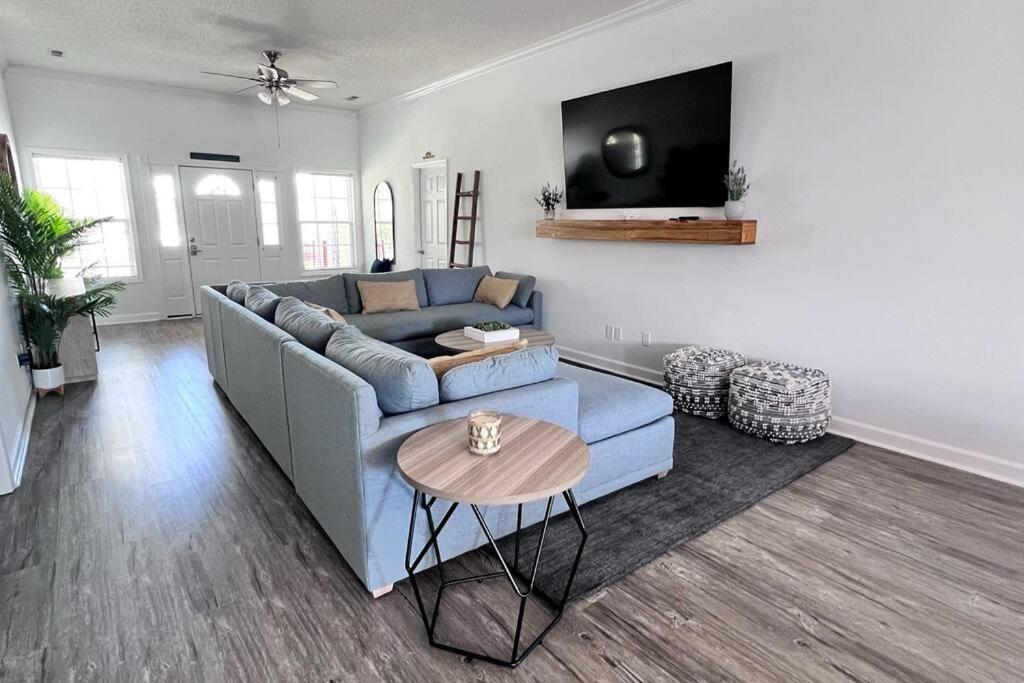 Walk To The Beach-Sleeps 10 And Golfcart Миртъл Бийч Екстериор снимка