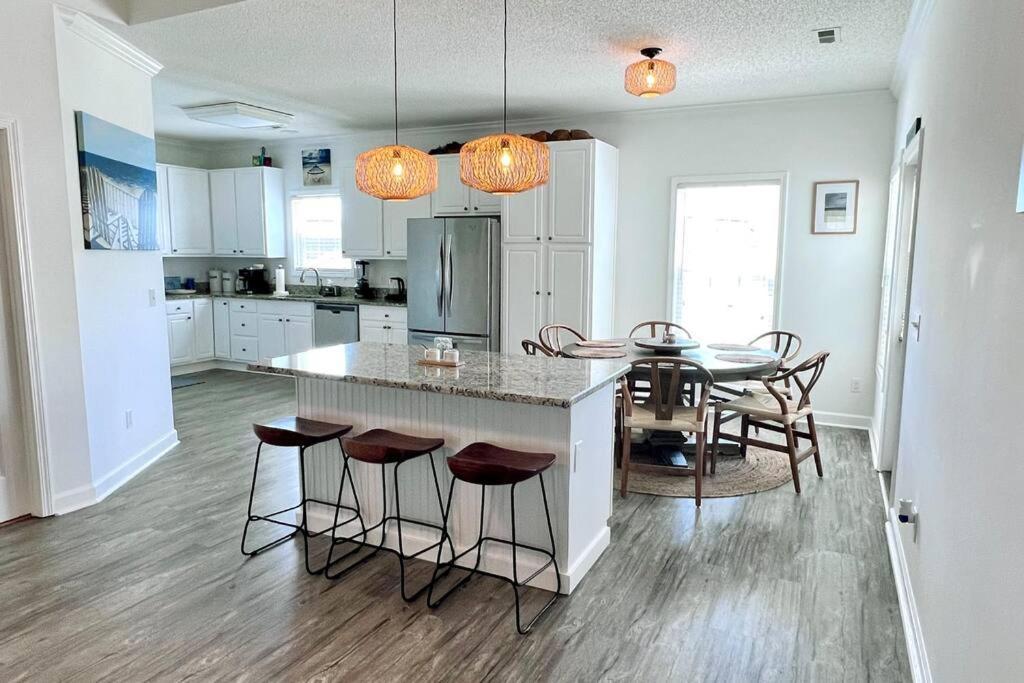 Walk To The Beach-Sleeps 10 And Golfcart Миртъл Бийч Екстериор снимка